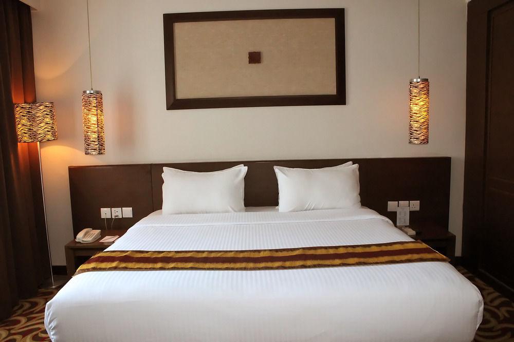 Swiss-Belinn Baloi Batam Nagoya Eksteriør bilde
