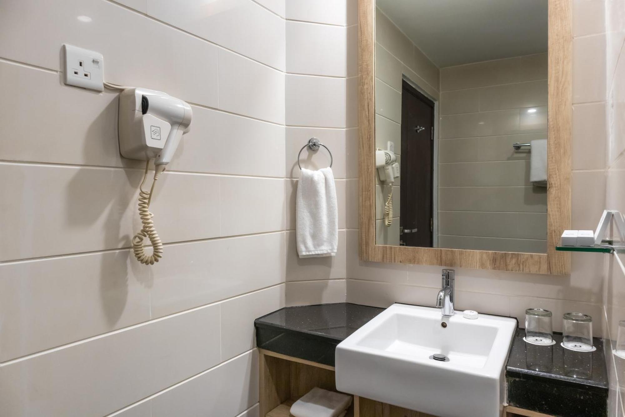 Swiss-Belinn Baloi Batam Nagoya Eksteriør bilde